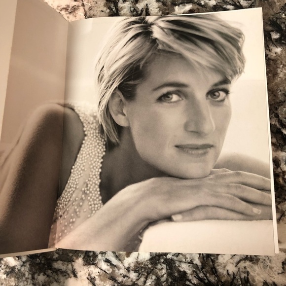 Princess DIANA The Portrait Anniversary Edition Coffee Table Book - Softcover - Picture 2 of 15
